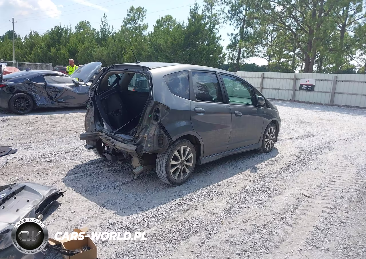 2012 Honda Fit Sport VIN:JHMGE8H50CC016408 - 4
