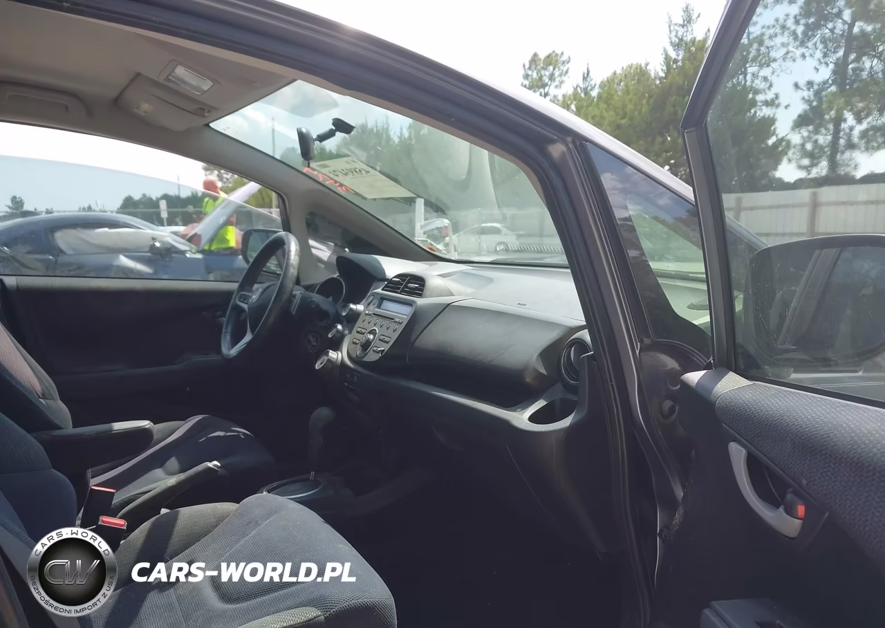 2012 Honda Fit Sport VIN:JHMGE8H50CC016408 - 5