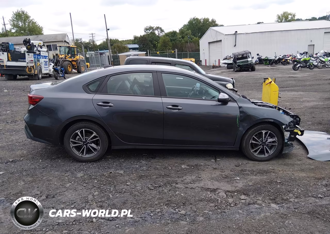 2023 Kia Forte Lxs VIN:3KPF24AD1PE596962 - 13
