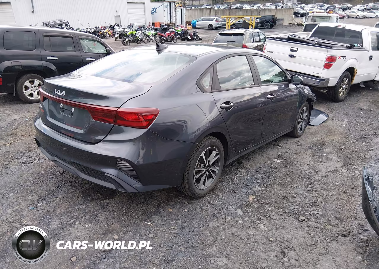 2023 Kia Forte Lxs VIN:3KPF24AD1PE596962 - 4