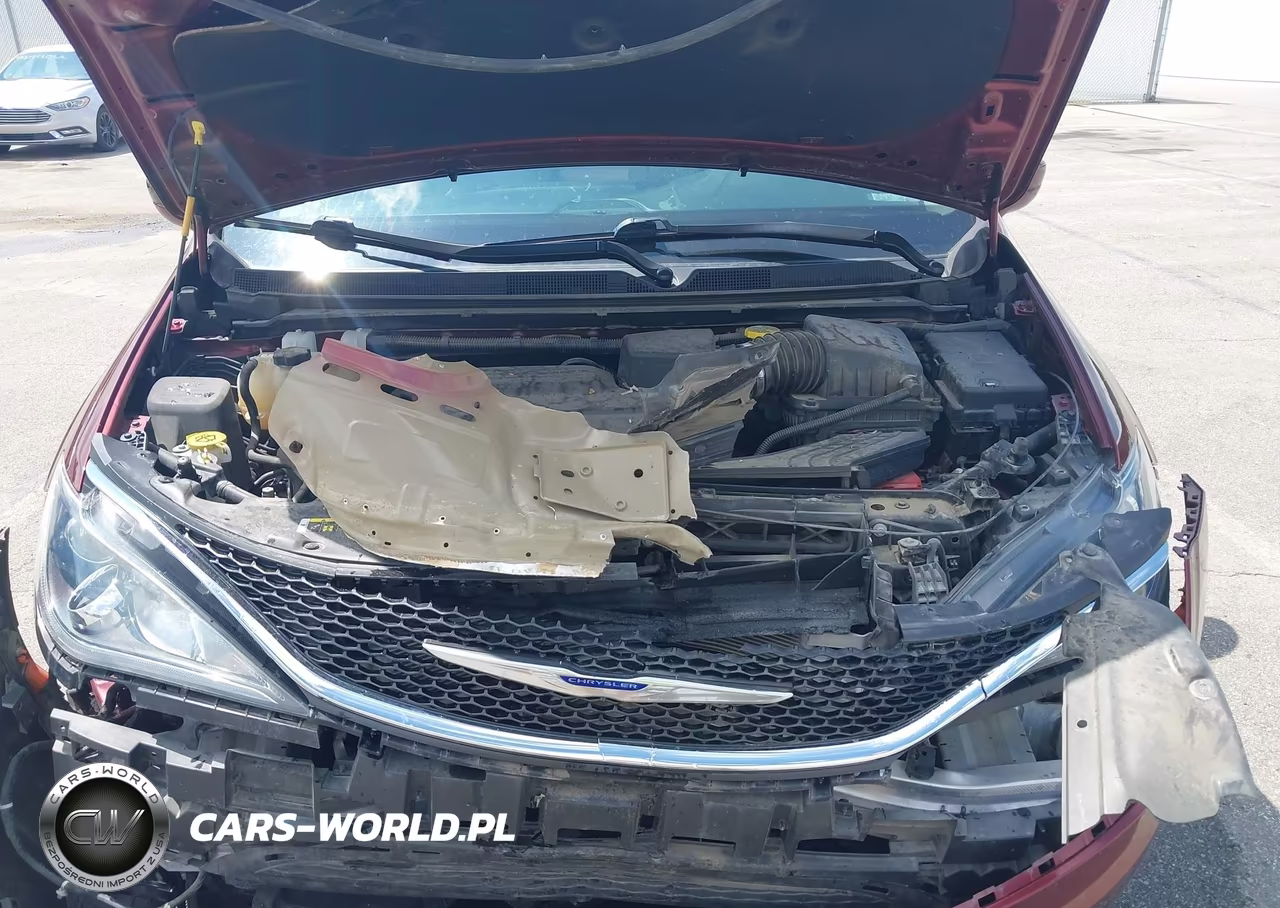 2020 Chrysler Pacifica Touring L VIN:2C4RC1BG8LR101778 - 10
