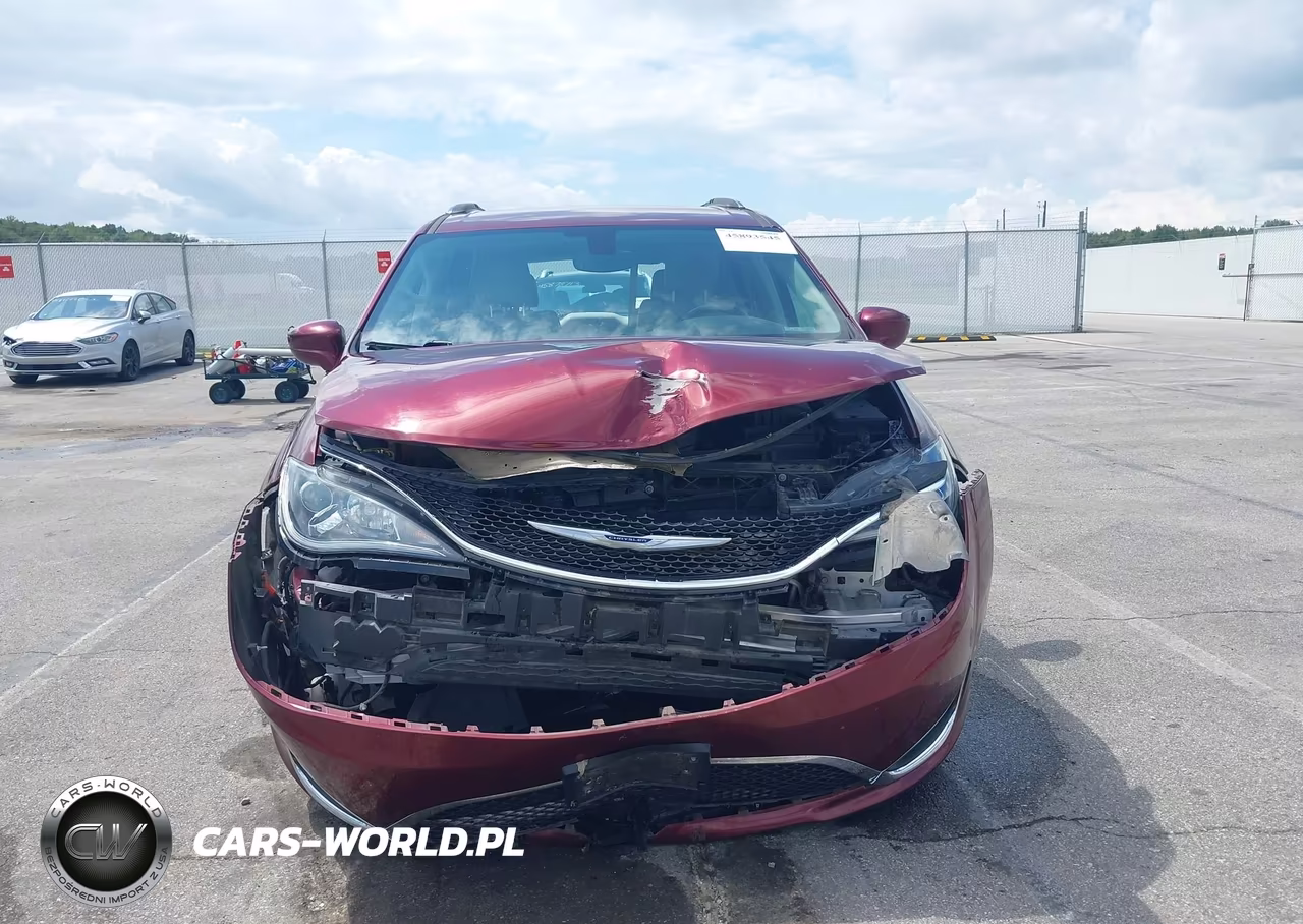 2020 Chrysler Pacifica Touring L VIN:2C4RC1BG8LR101778 - 12