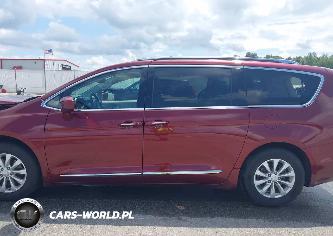 2020 Chrysler Pacifica Touring L VIN:2C4RC1BG8LR101778 - 14