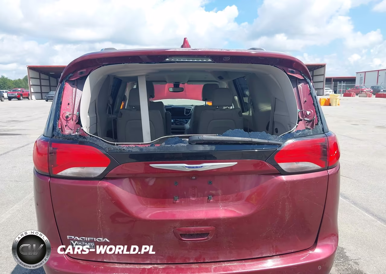 2020 Chrysler Pacifica Touring L VIN:2C4RC1BG8LR101778 - 17