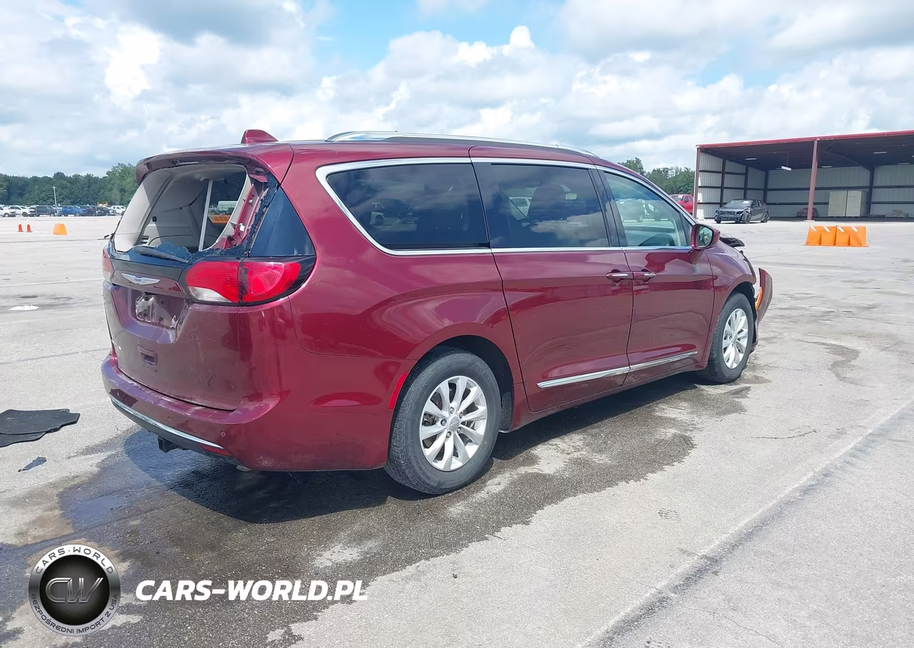 2020 Chrysler Pacifica Touring L VIN:2C4RC1BG8LR101778 - 4