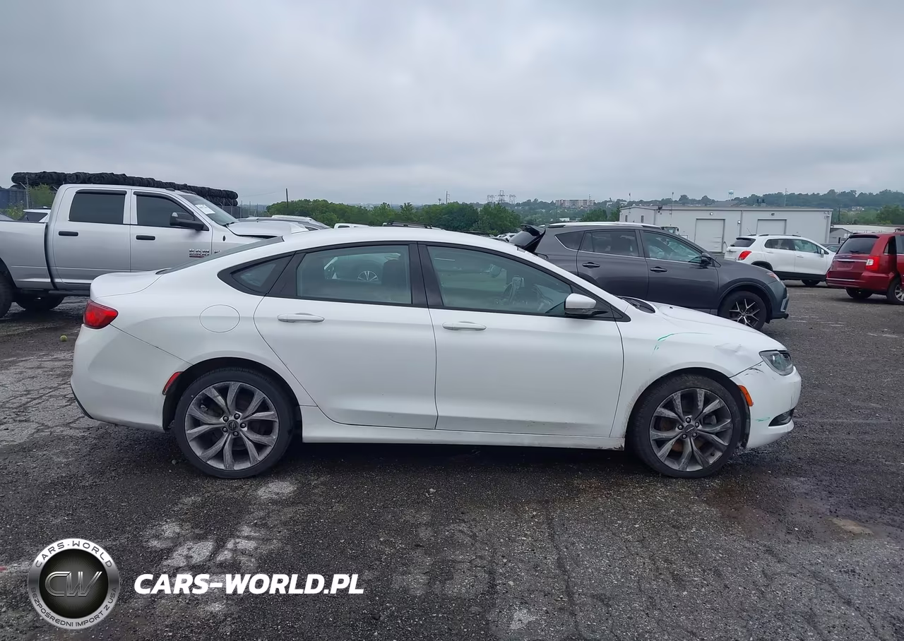 2015 Chrysler 200 S VIN:1C3CCCDG3FN624128 - 13
