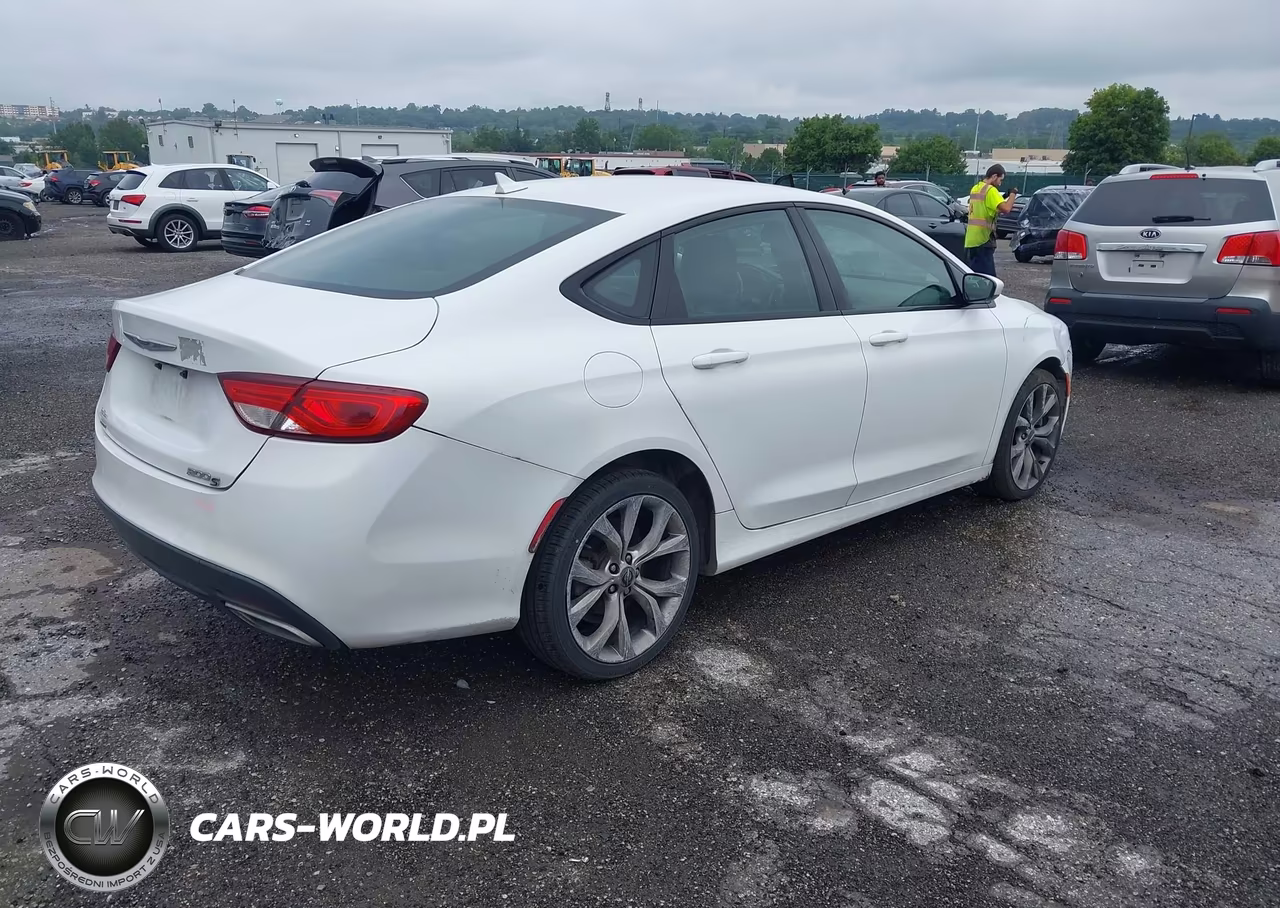 2015 Chrysler 200 S VIN:1C3CCCDG3FN624128 - 4