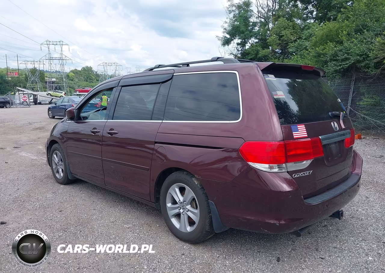 2010 Honda Odyssey Touring VIN:5FNRL3H95AB023120 - 3