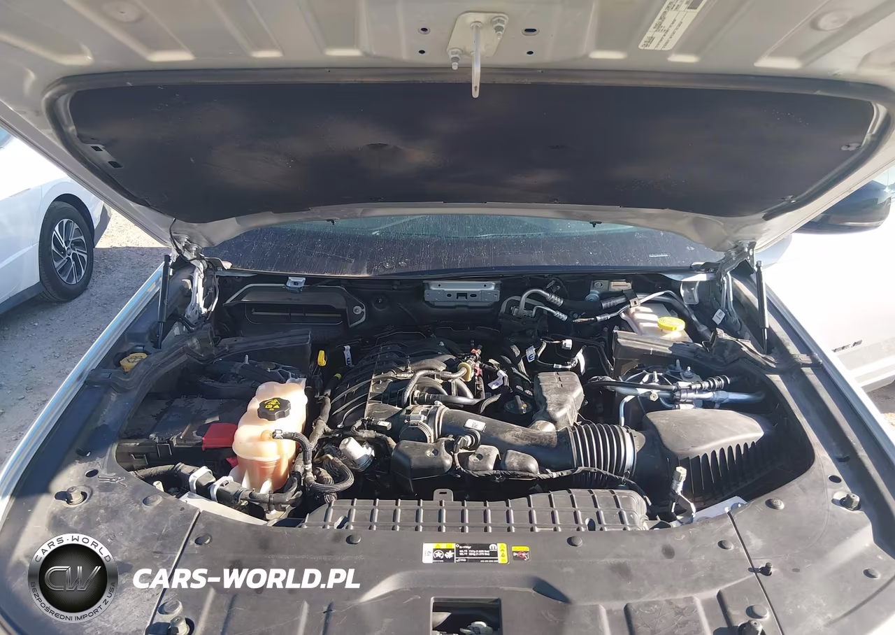 2025 Jeep Grand Cherokee Altitude 4X4 VIN:1C4RJHAG4S8657435 - 10