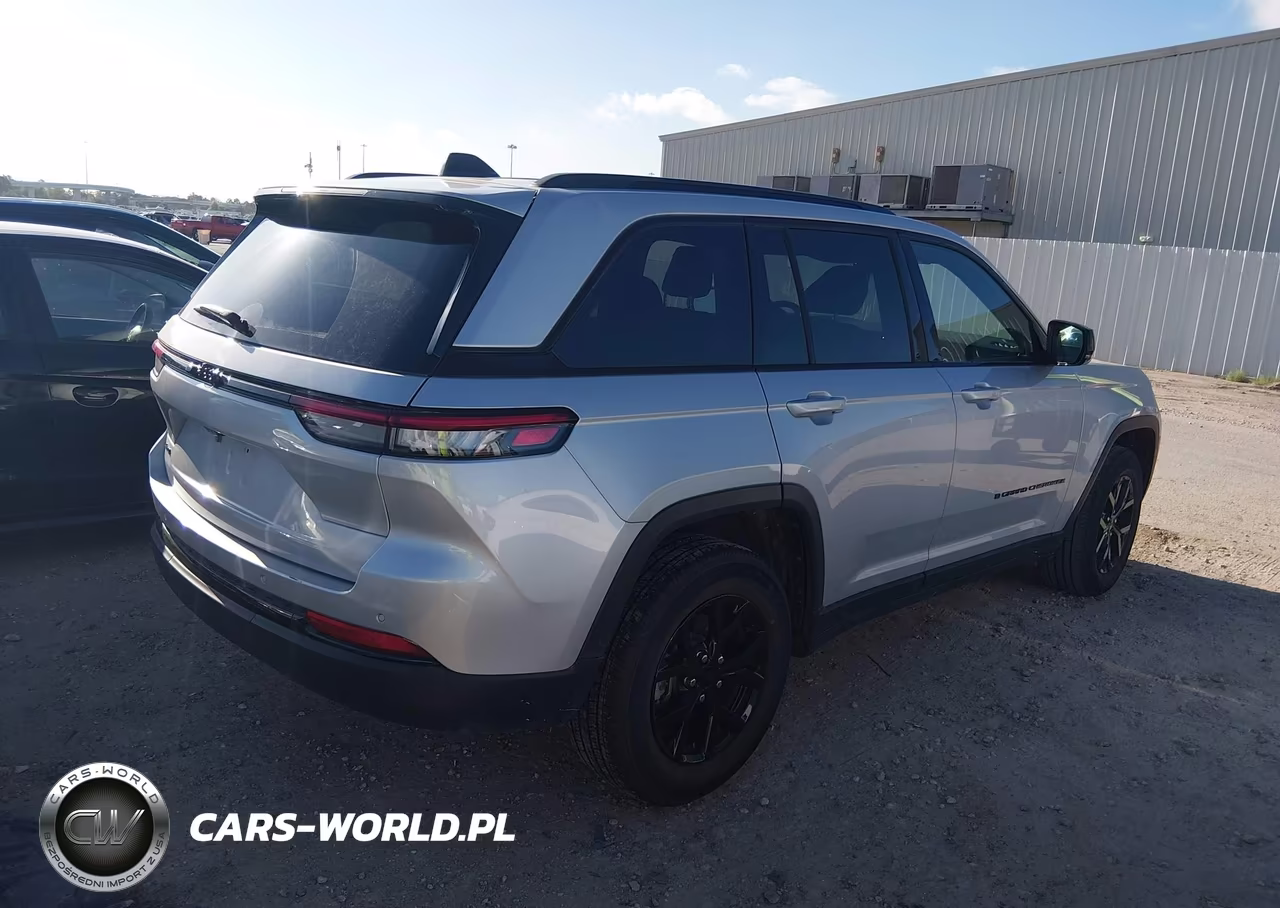 2025 Jeep Grand Cherokee Altitude 4X4 VIN:1C4RJHAG4S8657435 - 4