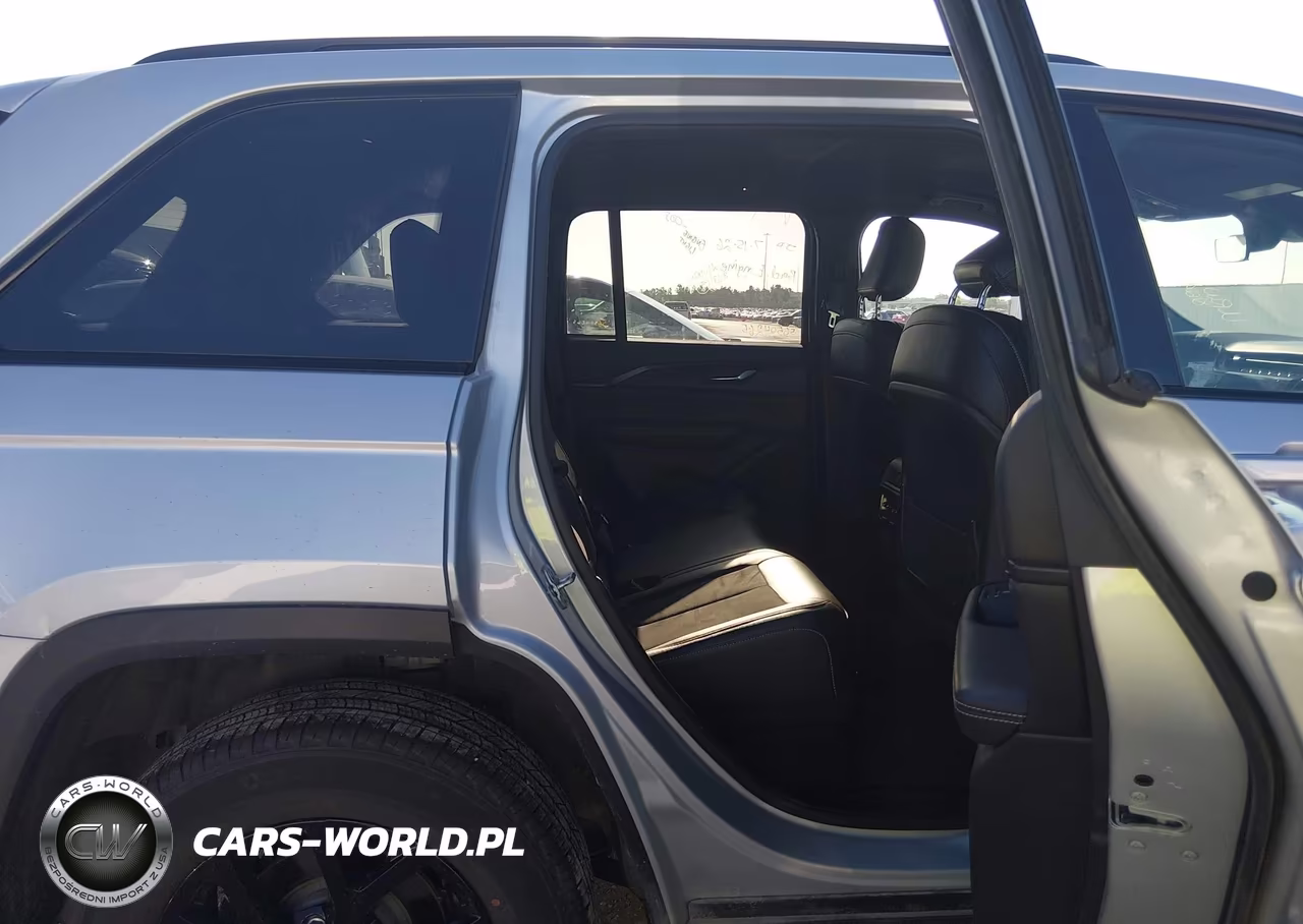 2025 Jeep Grand Cherokee Altitude 4X4 VIN:1C4RJHAG4S8657435 - 8