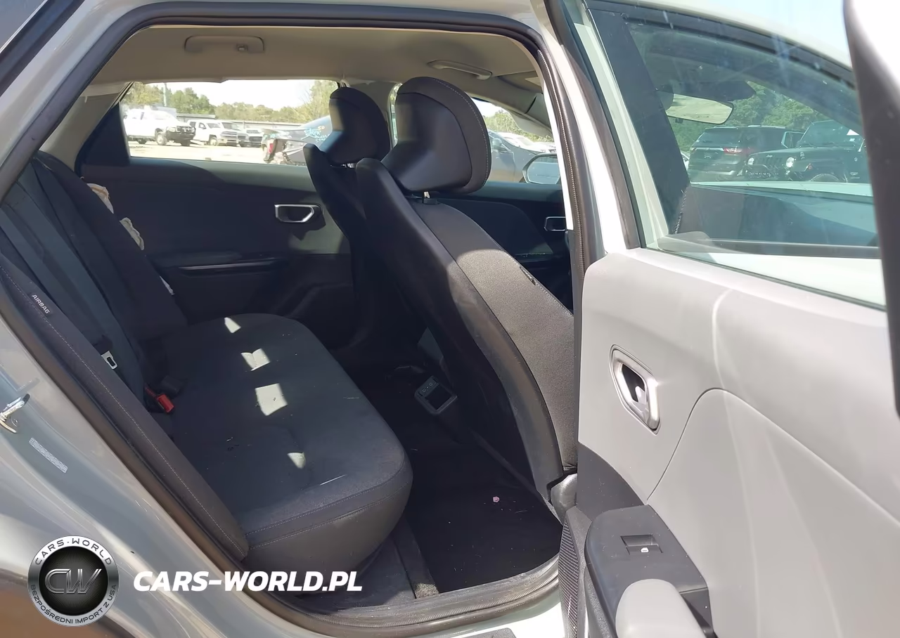 2025 Kia K4 Lxs VIN:3KPFT4DE0SE006535 - 8