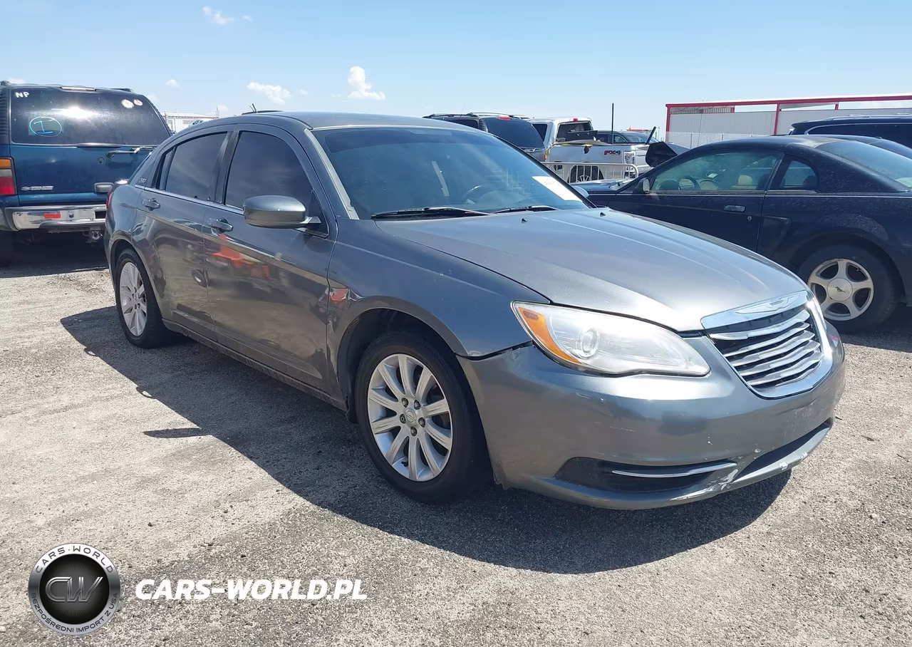 2013 Chrysler 200 Touring – zdjęcie 1 z 11