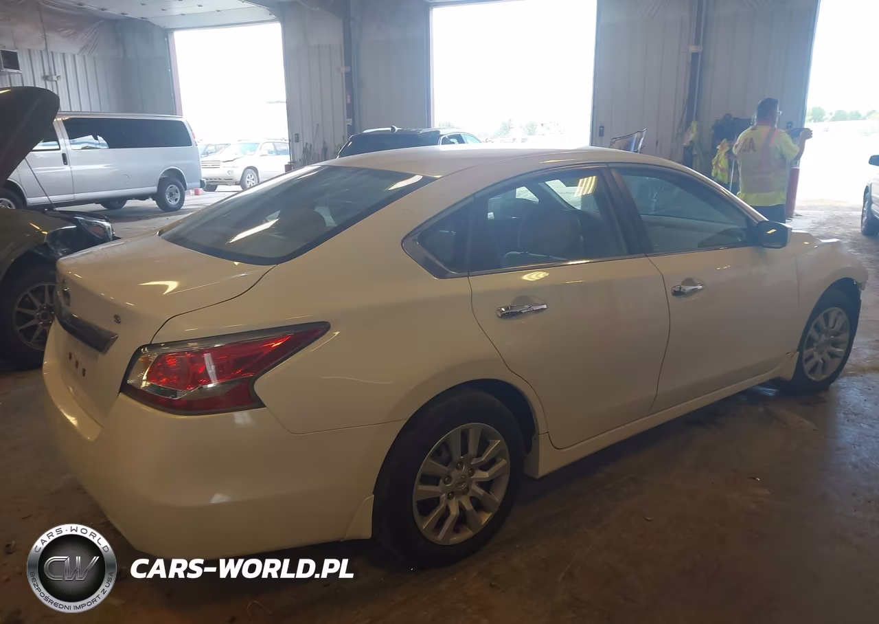 2015 Nissan Altima 2.5 S VIN:1N4AL3AP7FN308888 - 4