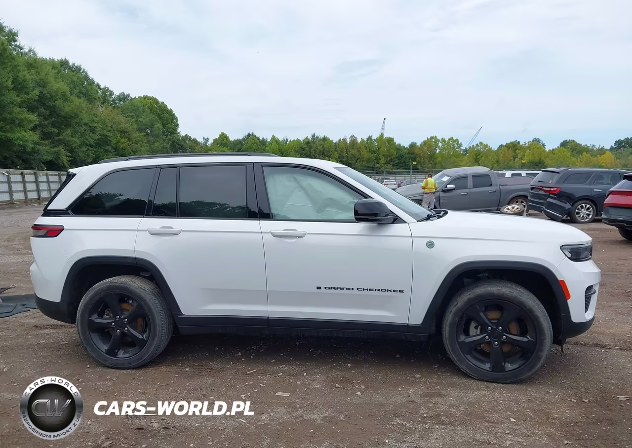 2023 Jeep Grand Cherokee Altitude X 4X4 VIN:1C4RJHAG2P8882136 - 14