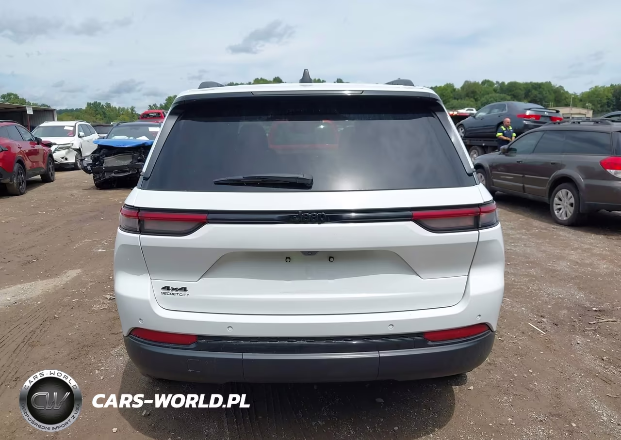 2023 Jeep Grand Cherokee Altitude X 4X4 VIN:1C4RJHAG2P8882136 - 17