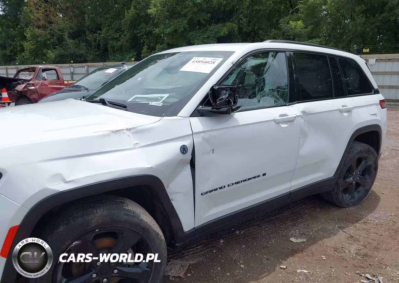 2023 Jeep Grand Cherokee Altitude X 4X4 VIN:1C4RJHAG2P8882136 - 6
