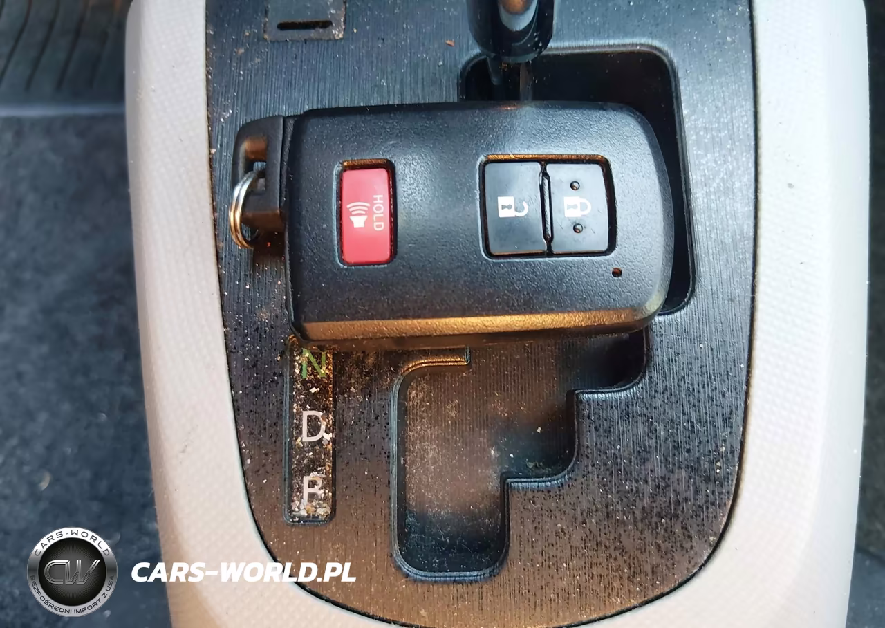 2014 Toyota Prius C Three VIN:JTDKDTB35E1074392 - 11