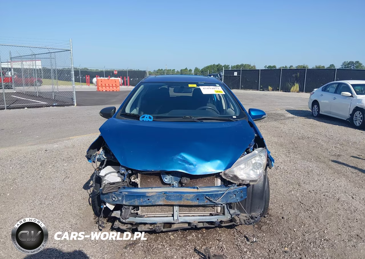 2014 Toyota Prius C Three VIN:JTDKDTB35E1074392 - 13