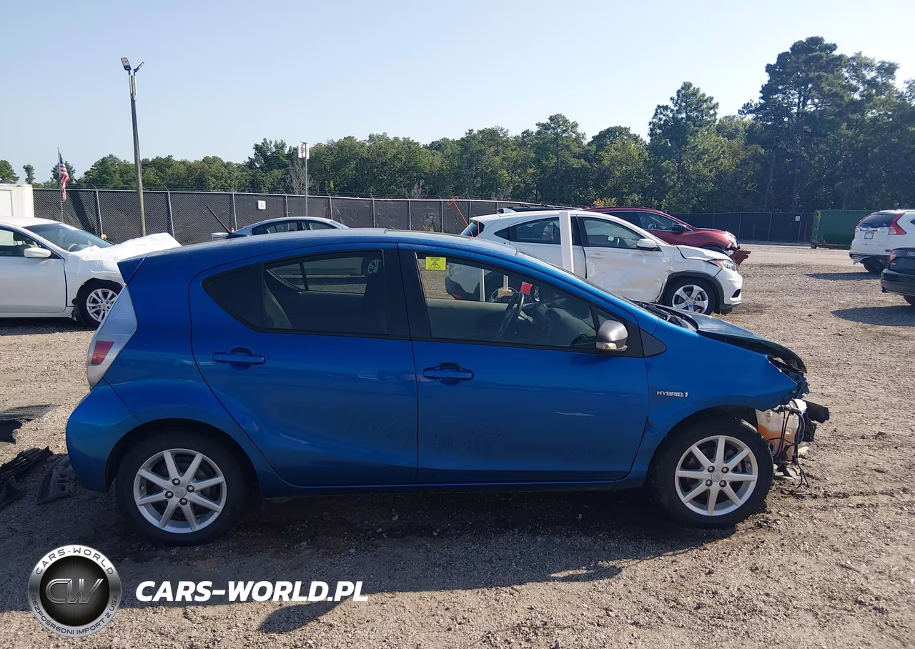 2014 Toyota Prius C Three VIN:JTDKDTB35E1074392 - 14