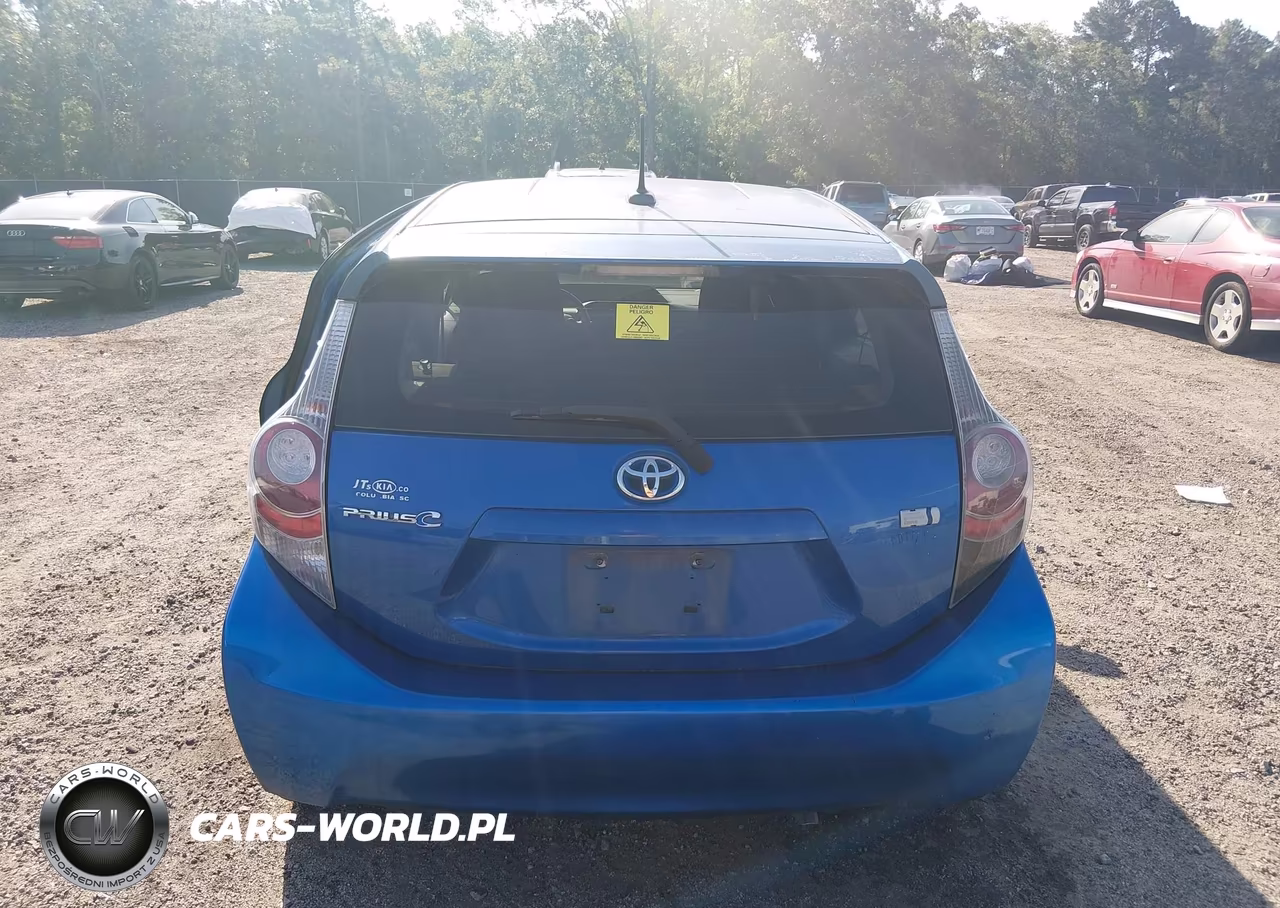 2014 Toyota Prius C Three VIN:JTDKDTB35E1074392 - 17