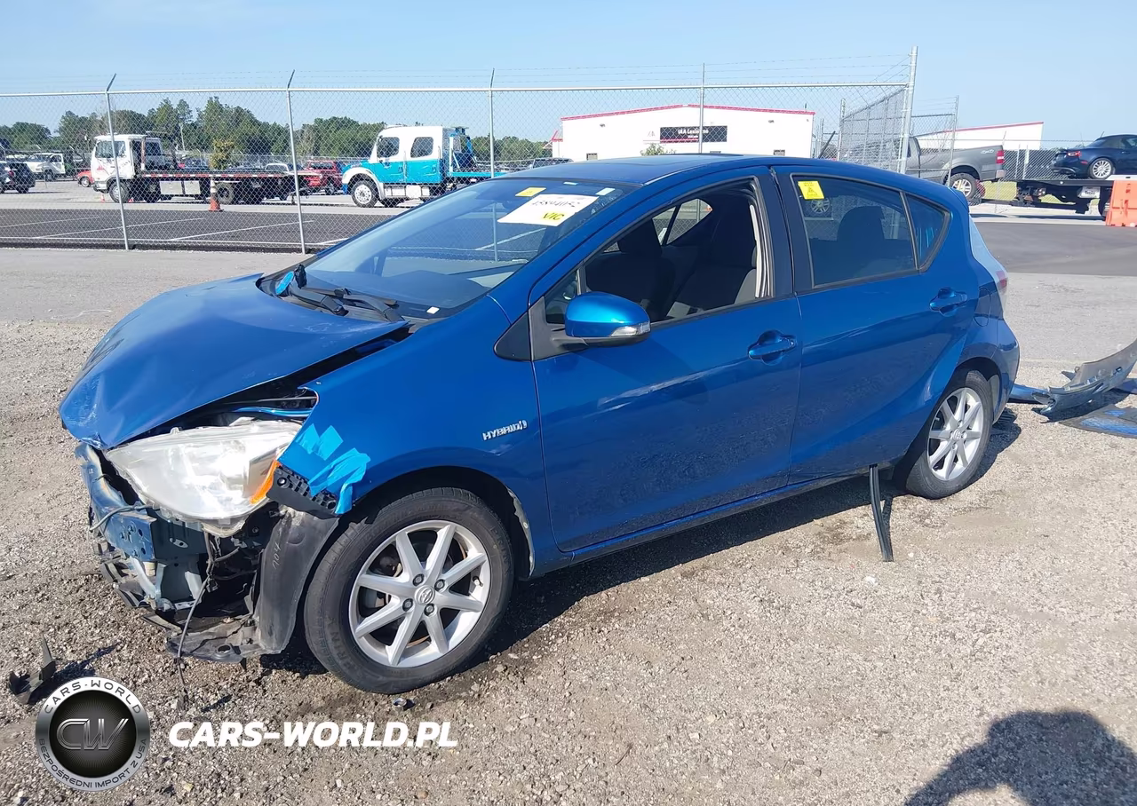 2014 Toyota Prius C Three VIN:JTDKDTB35E1074392 - 2