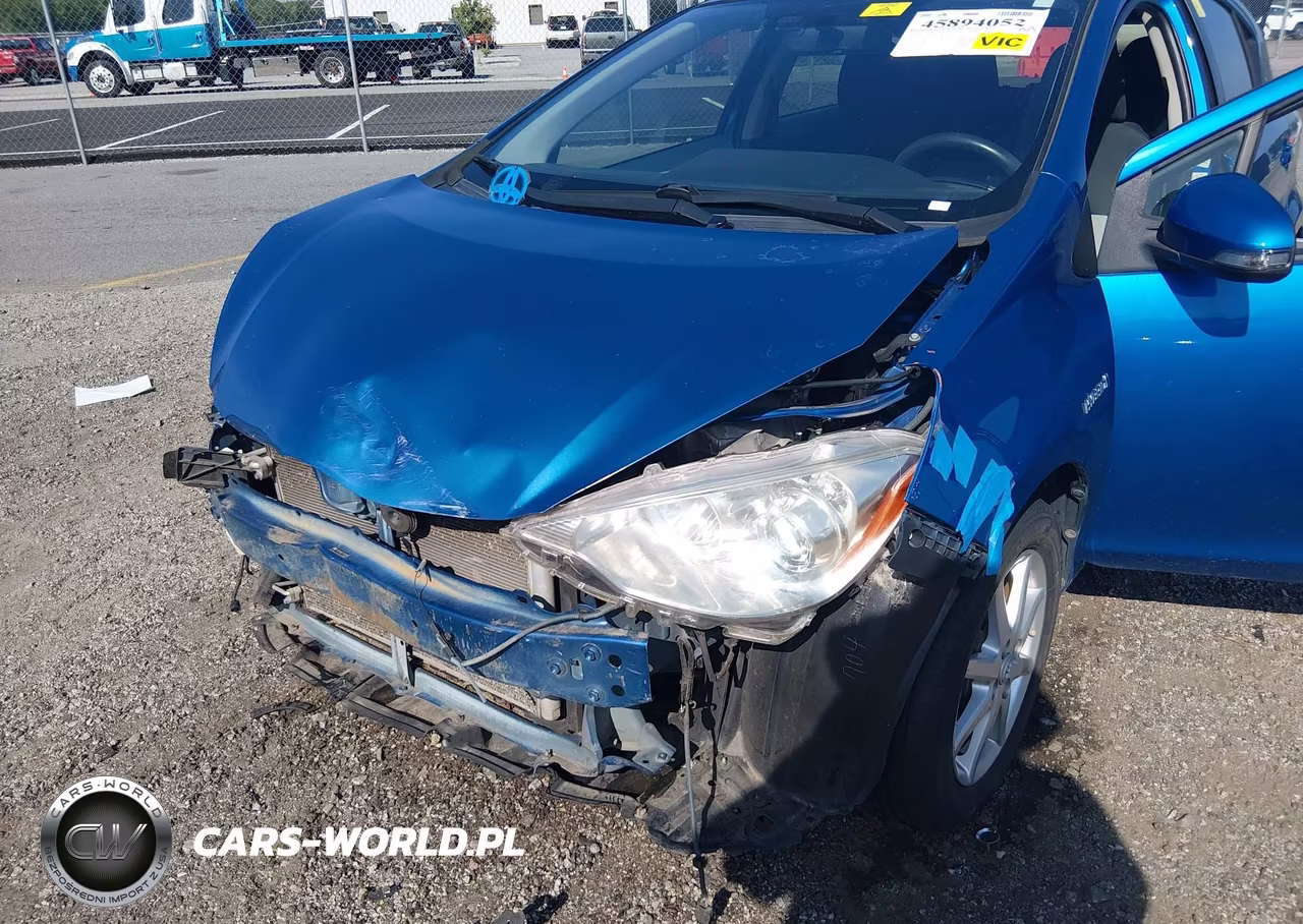2014 Toyota Prius C Three VIN:JTDKDTB35E1074392 - 6