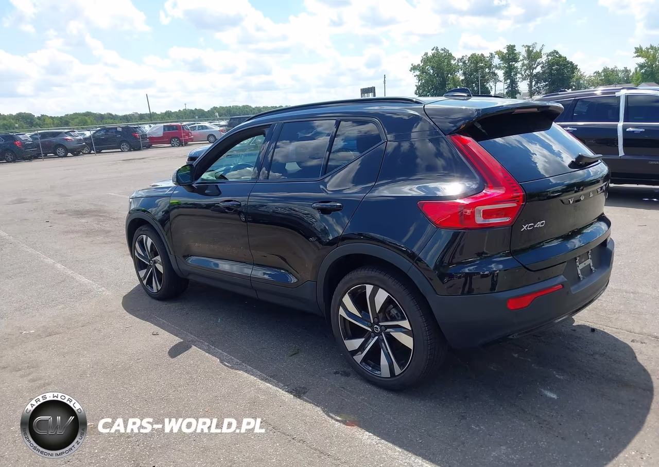 2023 Volvo Xc40 B5 Plus Dark Theme VIN:YV4L12UW3P2110797 - 3