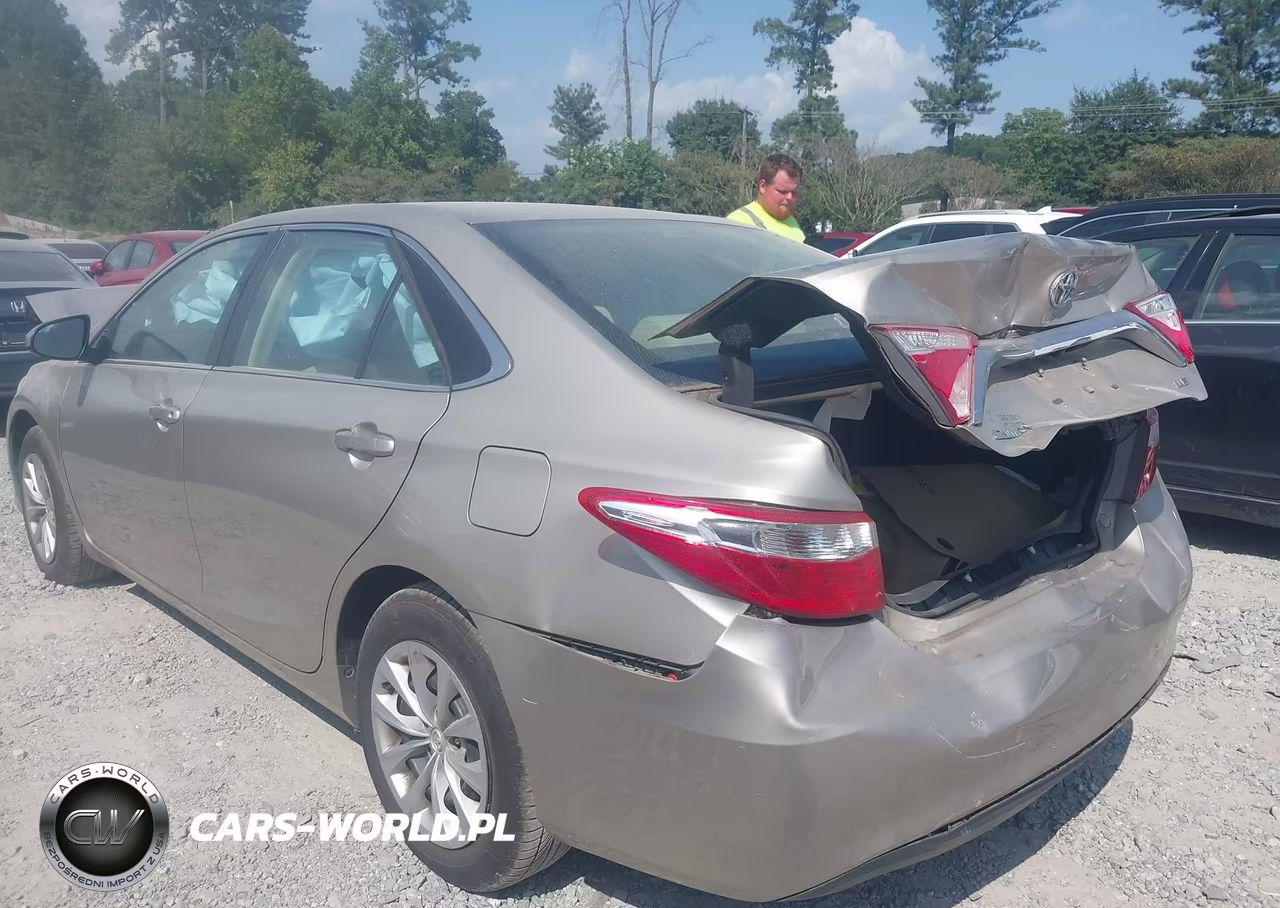 2016 Toyota Camry Le VIN:4T1BF1FK9GU568154 - 3