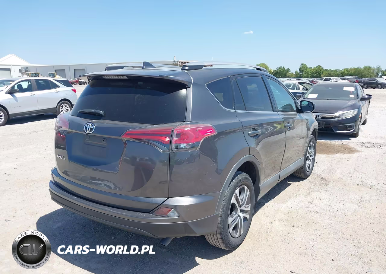 2018 Toyota Rav4 Le VIN:2T3ZFREV3JW456778 - 4