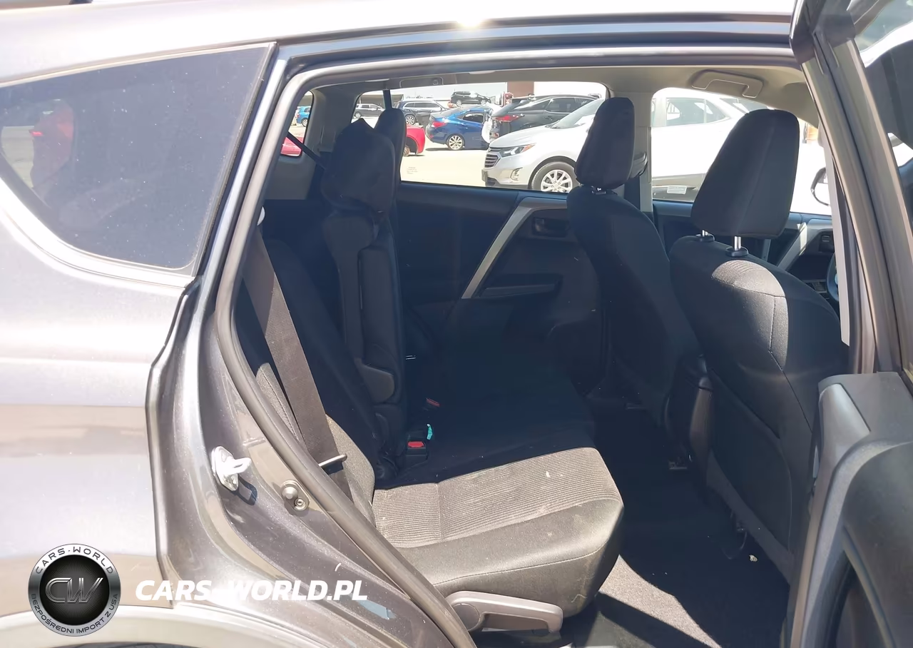 2018 Toyota Rav4 Le VIN:2T3ZFREV3JW456778 - 8