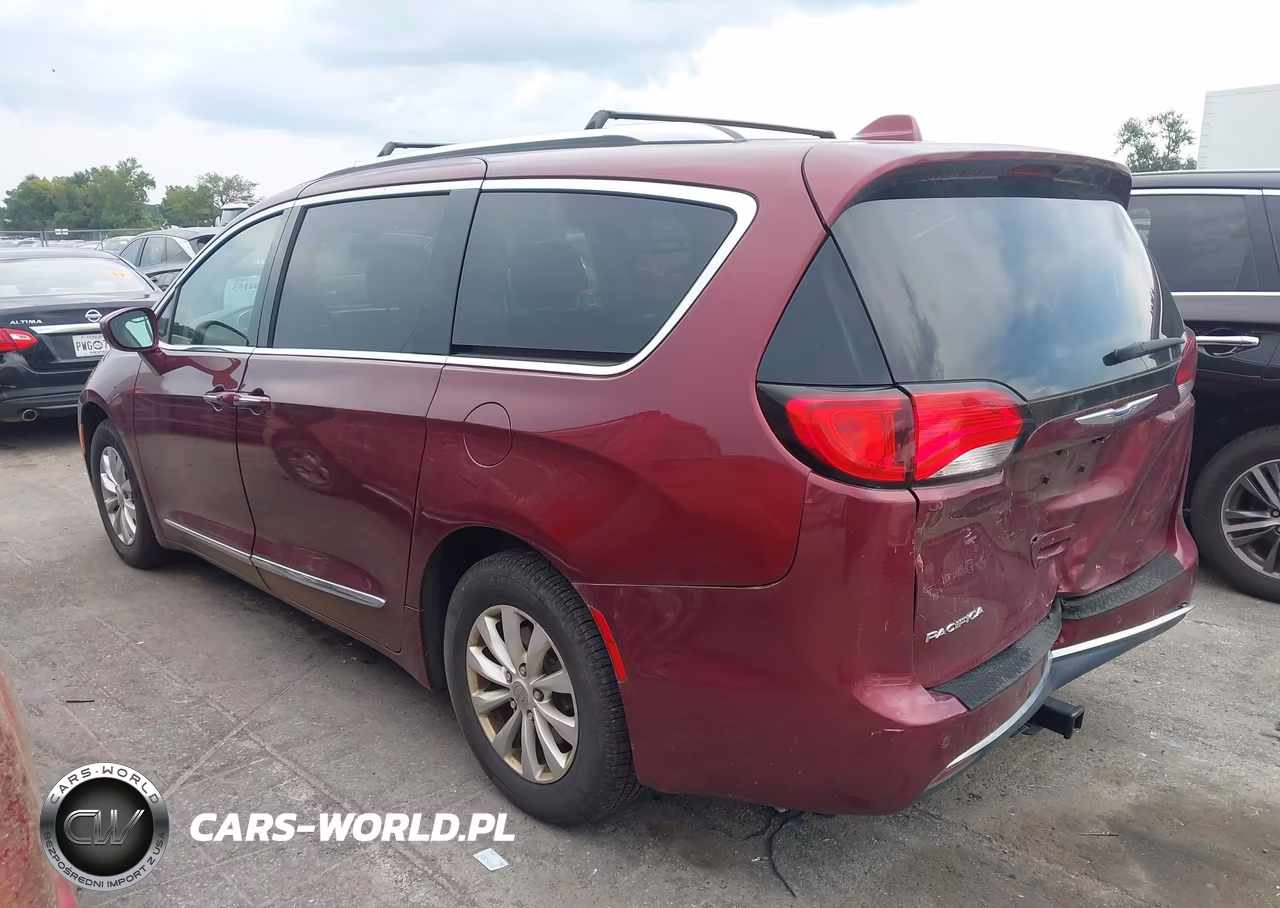 2018 Chrysler Pacifica Touring L Plus VIN:2C4RC1EG8JR356326 - 14