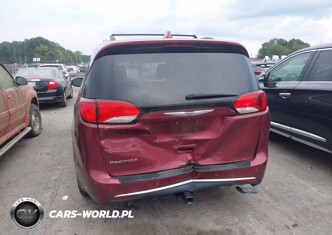 2018 Chrysler Pacifica Touring L Plus VIN:2C4RC1EG8JR356326 - 16