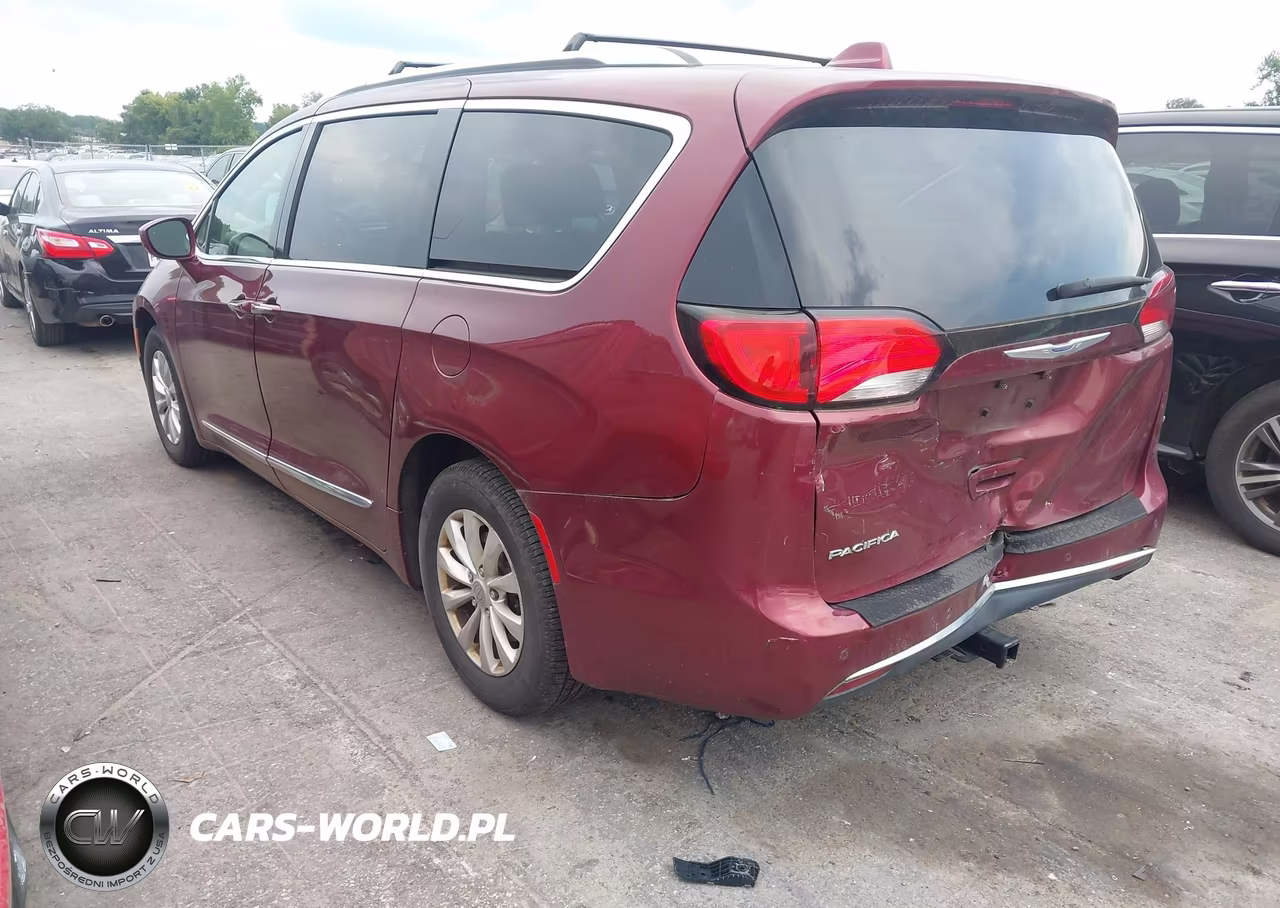 2018 Chrysler Pacifica Touring L Plus VIN:2C4RC1EG8JR356326 - 3