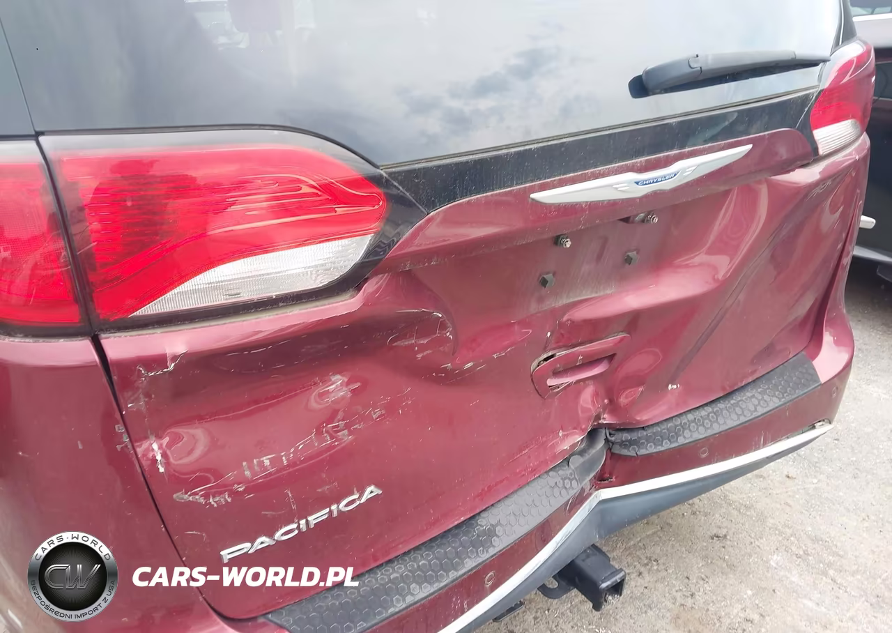 2018 Chrysler Pacifica Touring L Plus VIN:2C4RC1EG8JR356326 - 6