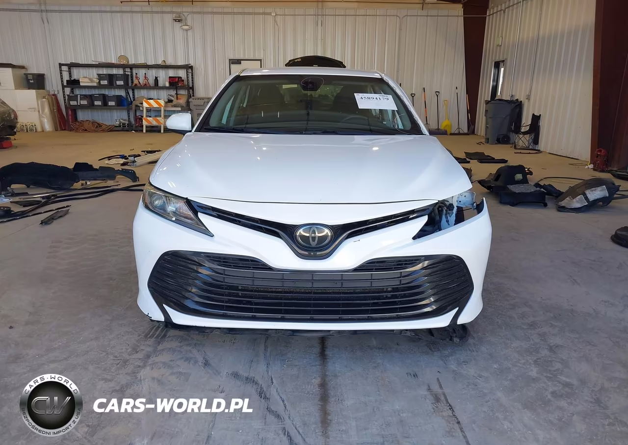 2020 Toyota Camry Le VIN:4T1C11AK7LU941745 - 13