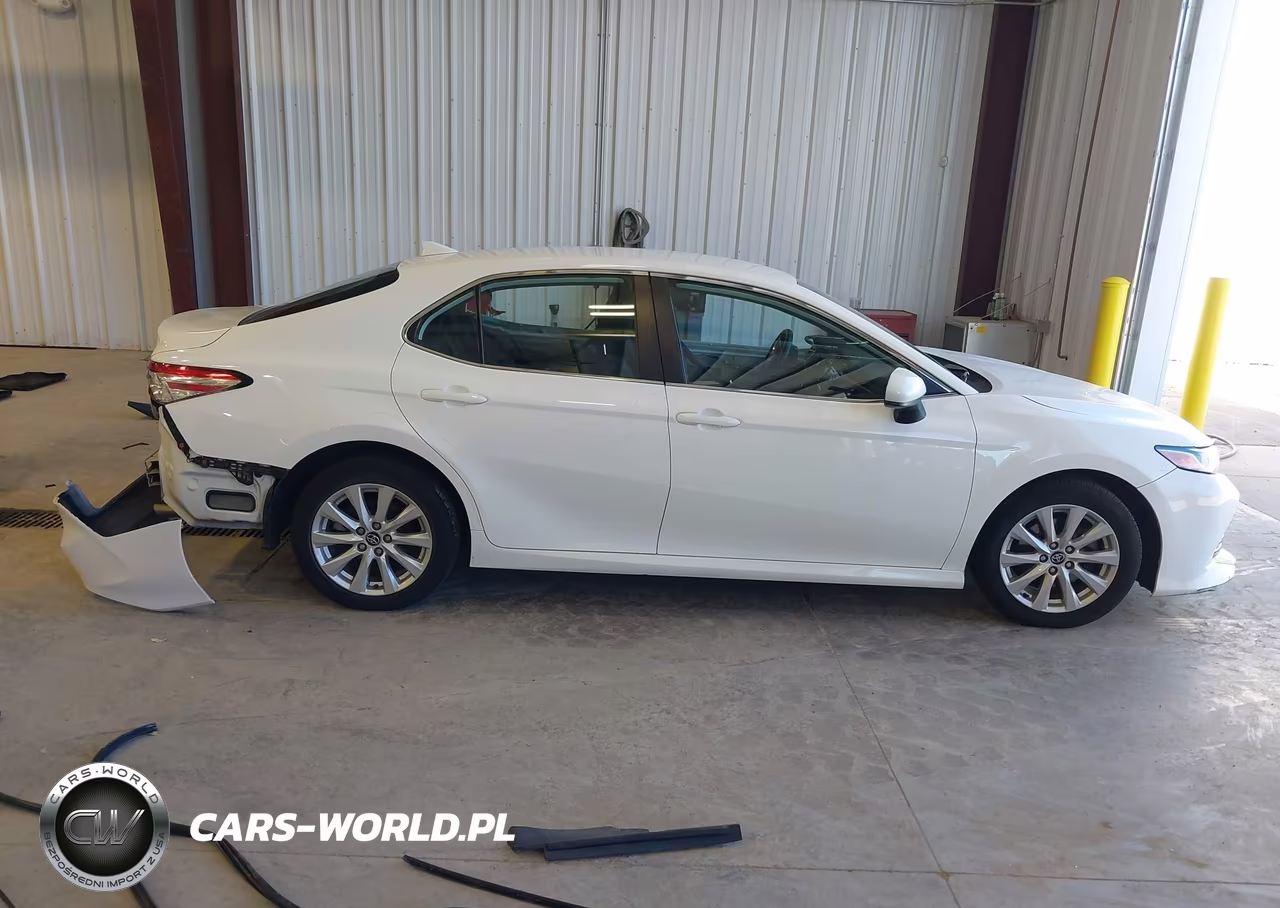 2020 Toyota Camry Le VIN:4T1C11AK7LU941745 - 14