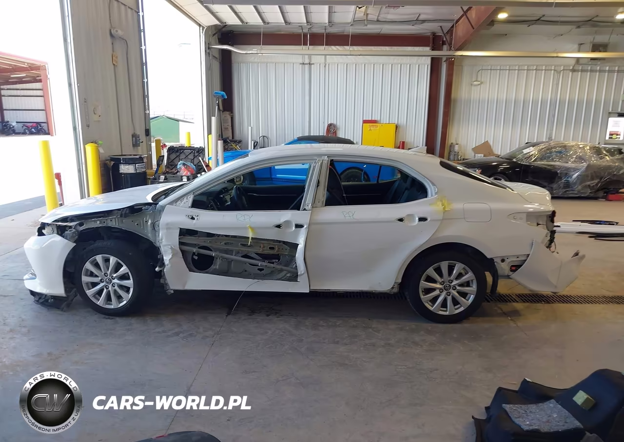 2020 Toyota Camry Le VIN:4T1C11AK7LU941745 - 15