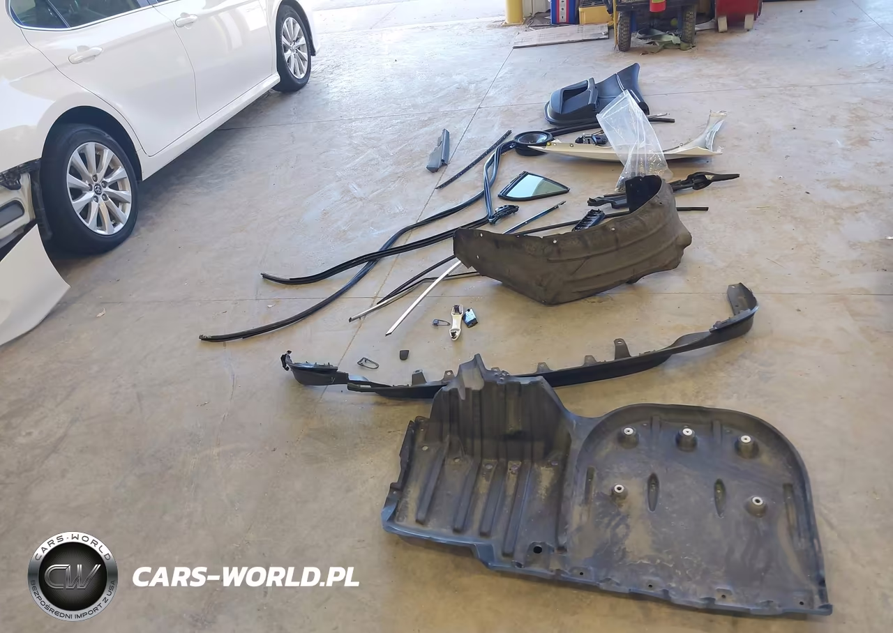 2020 Toyota Camry Le VIN:4T1C11AK7LU941745 - 19