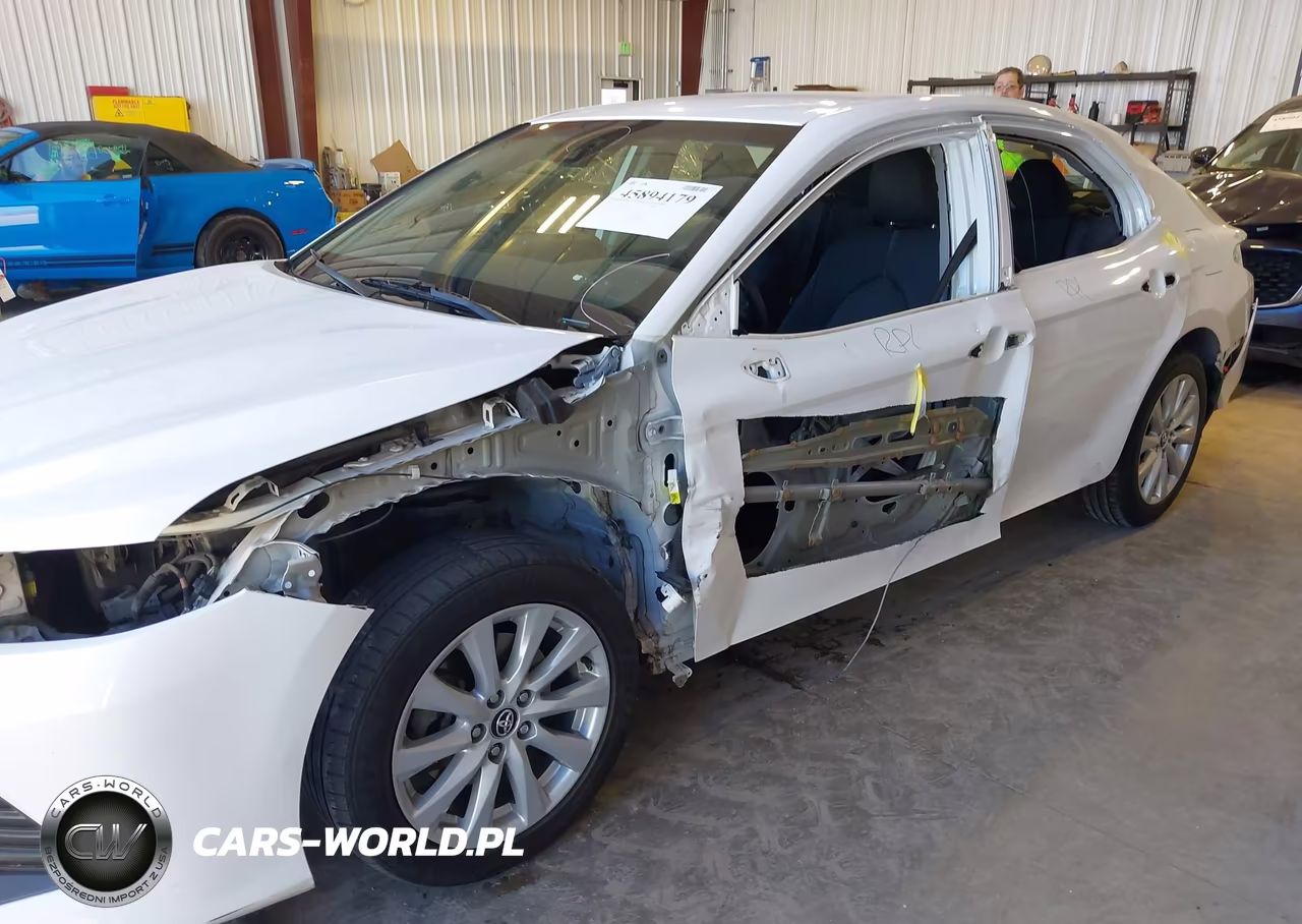 2020 Toyota Camry Le VIN:4T1C11AK7LU941745 - 6
