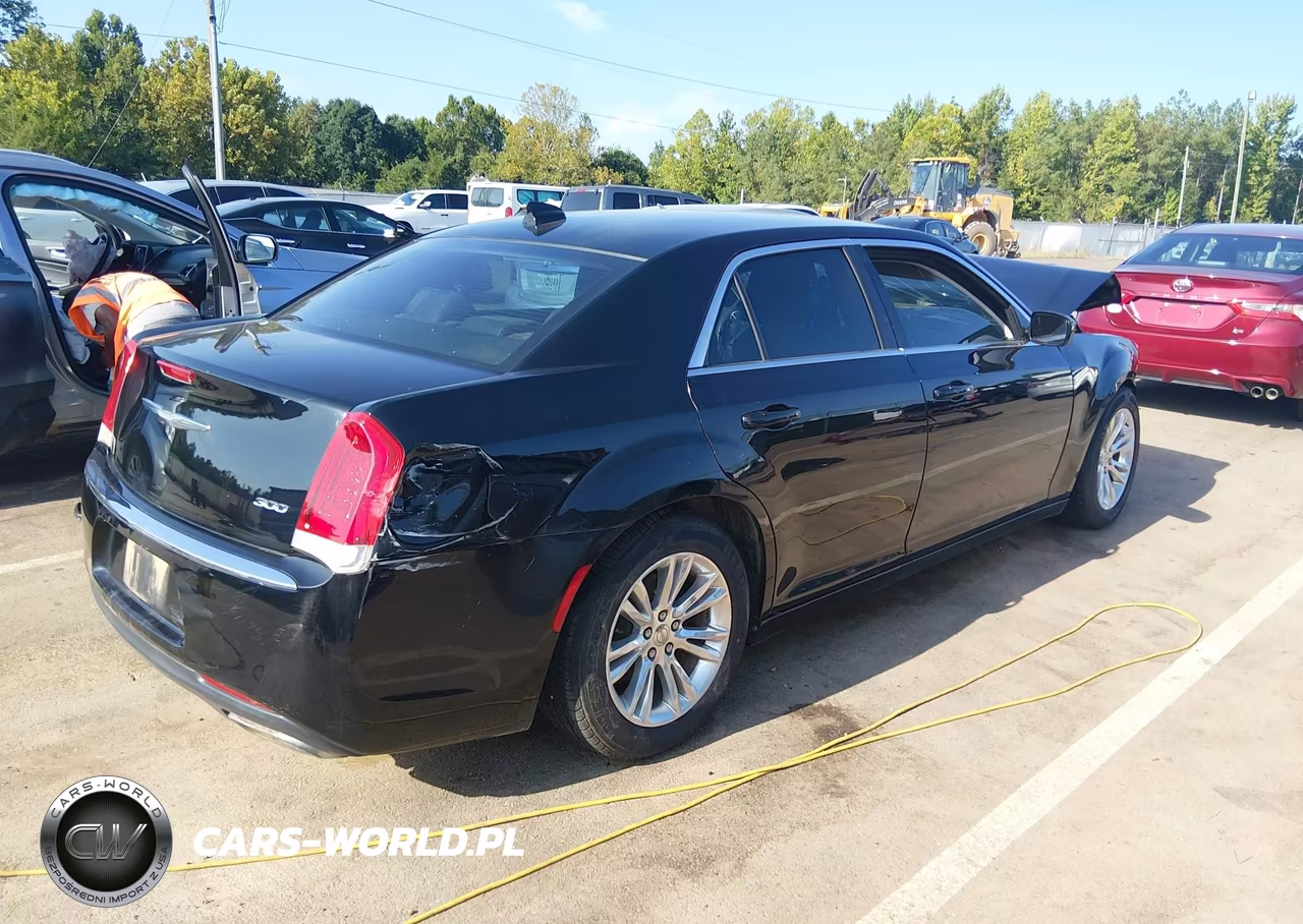 2016 Chrysler 300 Limited VIN:2C3CCAAG6GH306345 - 4