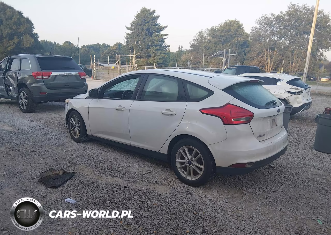 2018 Ford Focus Se VIN:1FADP3K28JL237497 - 3