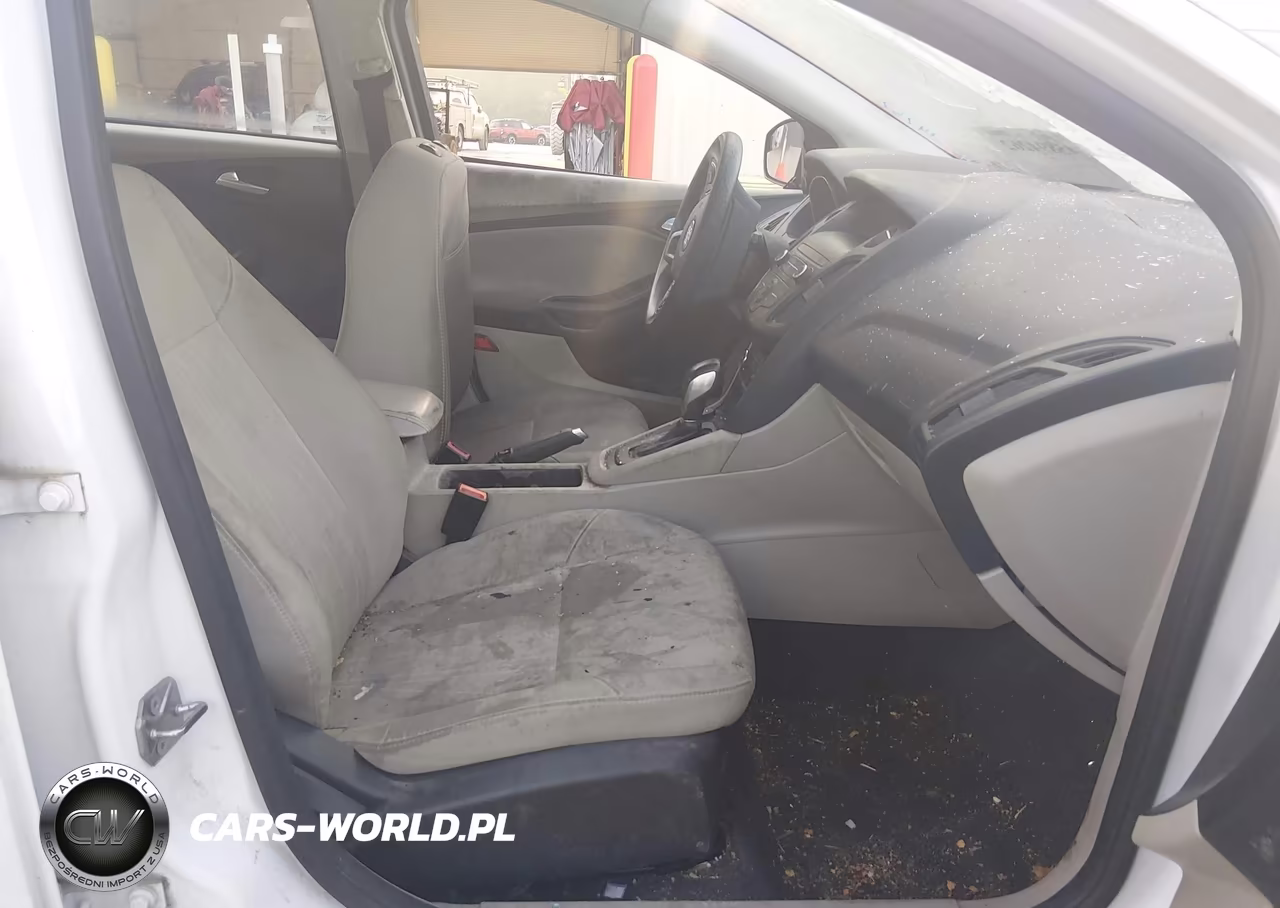 2018 Ford Focus Se VIN:1FADP3K28JL237497 - 5