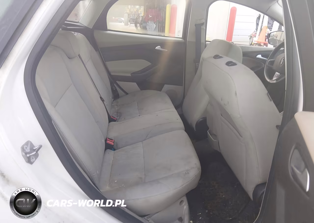 2018 Ford Focus Se VIN:1FADP3K28JL237497 - 8