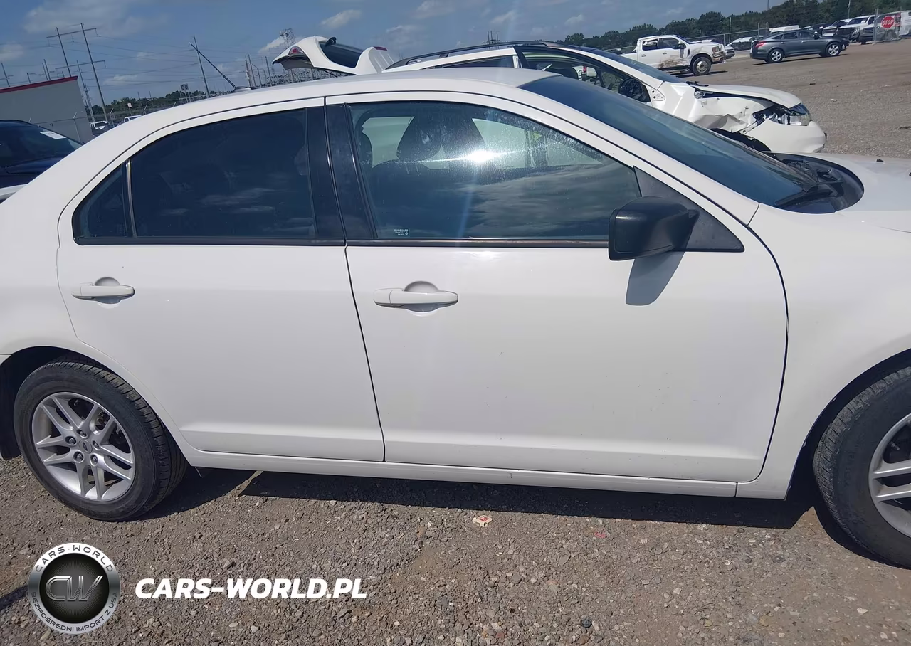 2010 Ford Fusion S VIN:3FAHP0GA3AR103806 - 12