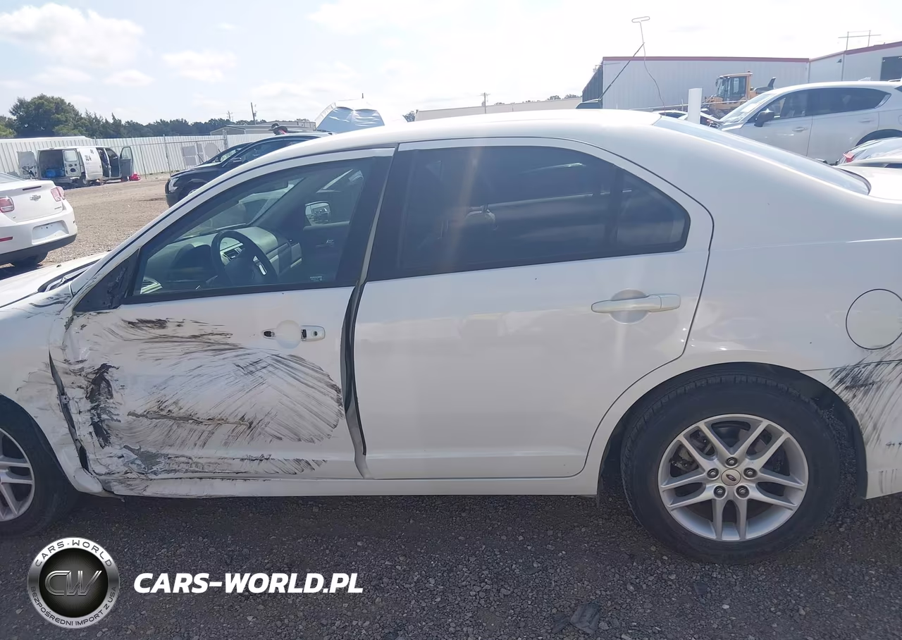 2010 Ford Fusion S VIN:3FAHP0GA3AR103806 - 13