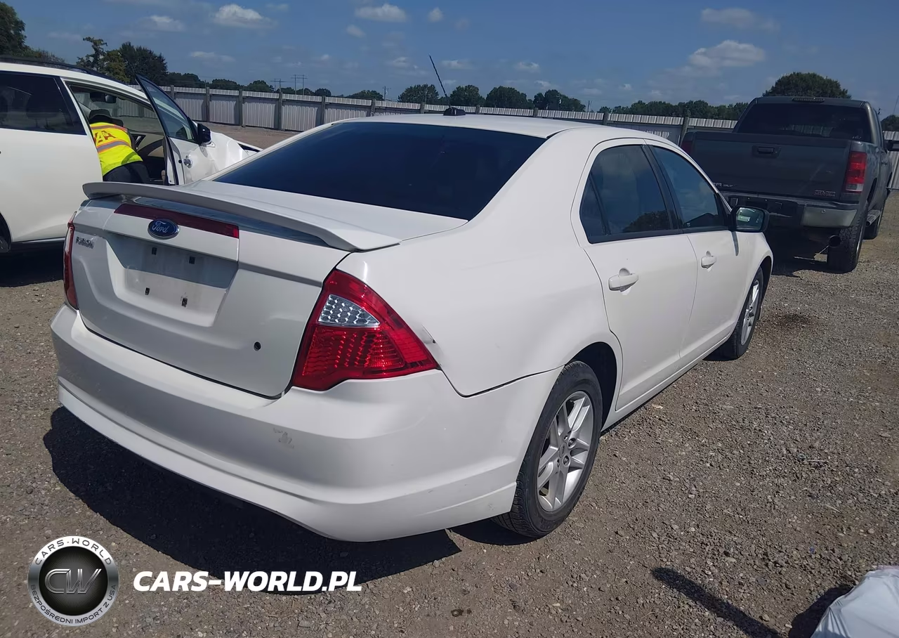 2010 Ford Fusion S VIN:3FAHP0GA3AR103806 - 4