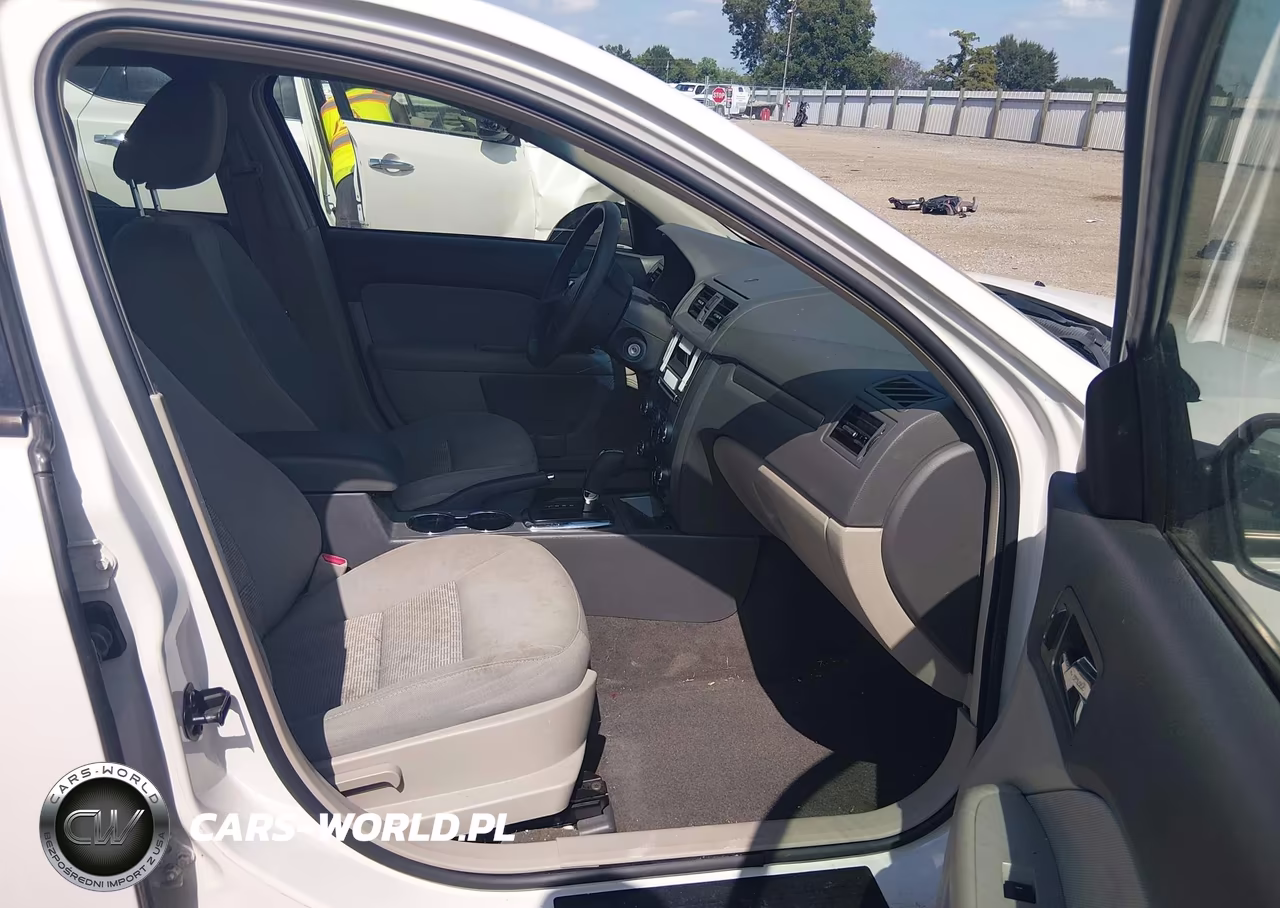 2010 Ford Fusion S VIN:3FAHP0GA3AR103806 - 5