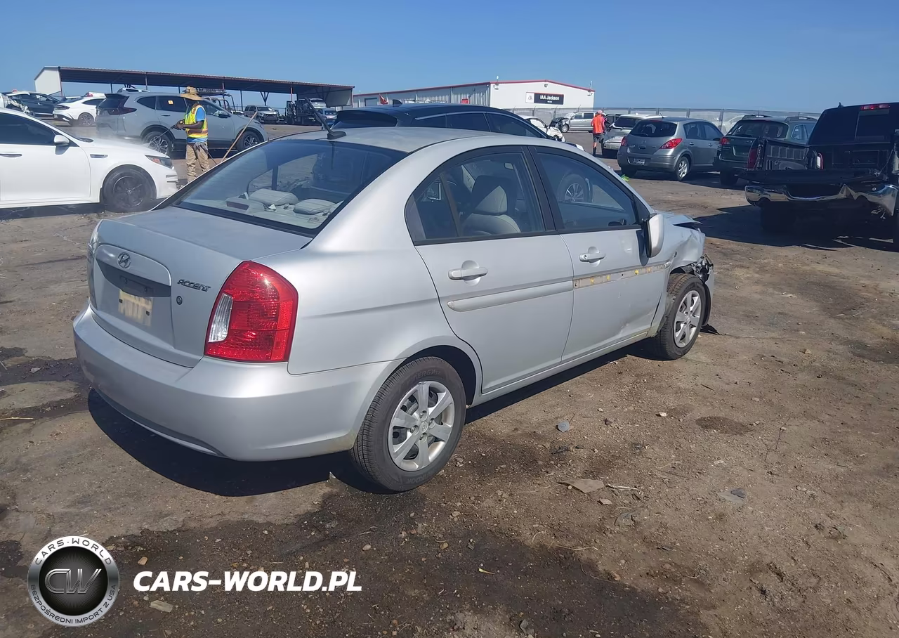 2011 Hyundai Accent Gls VIN:KMHCN4AC3BU603806 - 4