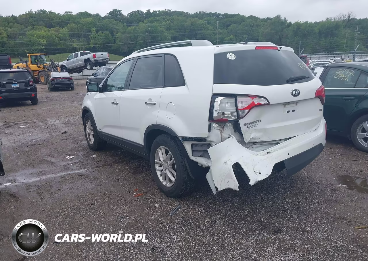 2015 Kia Sorento Lx VIN:5XYKTCA64FG585589 - 3